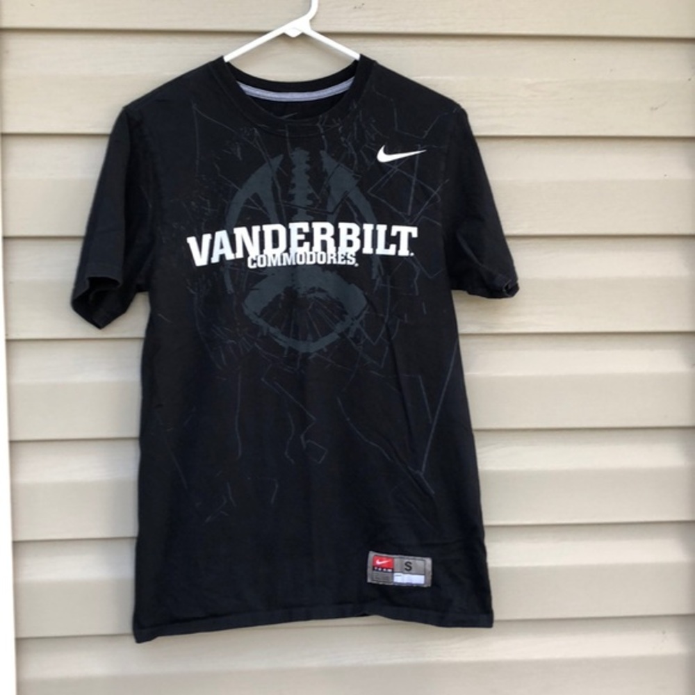 Nike men’s black, gray &white short sleeve… $5/25